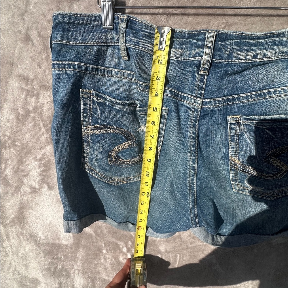 Silver jeans co Distressed Jean Shorts Women’s Boyfriend Fit Rolled Hem SZ 14 - Picture 14 of 14
